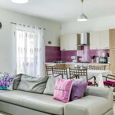 Modern 2br With Private Balcony In St. Paul's By 360 Estates