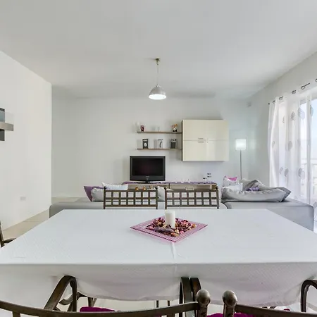 Modern 2br With Private Balcony In St. Paul's By 360 Estates
