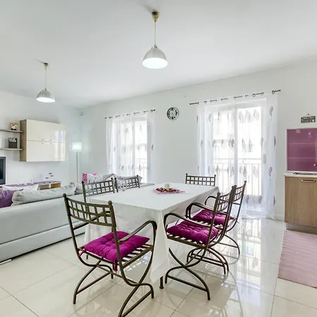 Modern 2br With Private Balcony In St. Paul's By 360 Estates דירה *