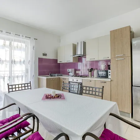 Modern 2br With Private Balcony In St. Paul's By 360 Estates דירה