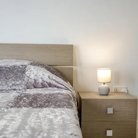 Modern 2br With Private Balcony In St. Paul's By 360 Estates דירה