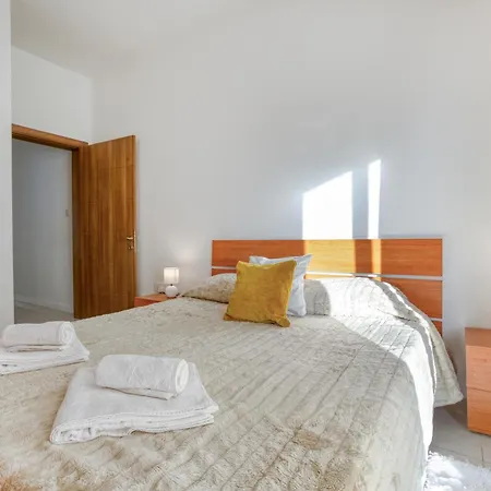 Modern 2br With Private Balcony In St. Paul's By 360 Estates